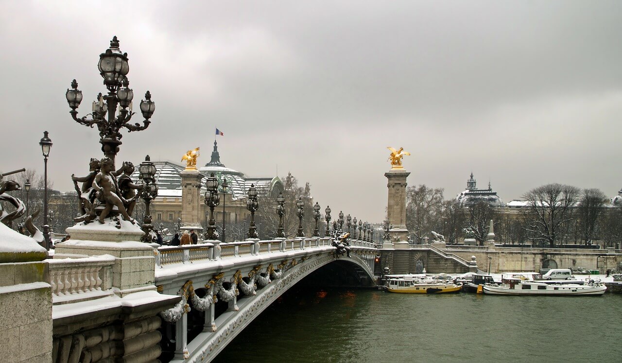 19 パリ在住者が解説 冬のパリ気温に合わせたコーディネイト 服装は Fragoreine