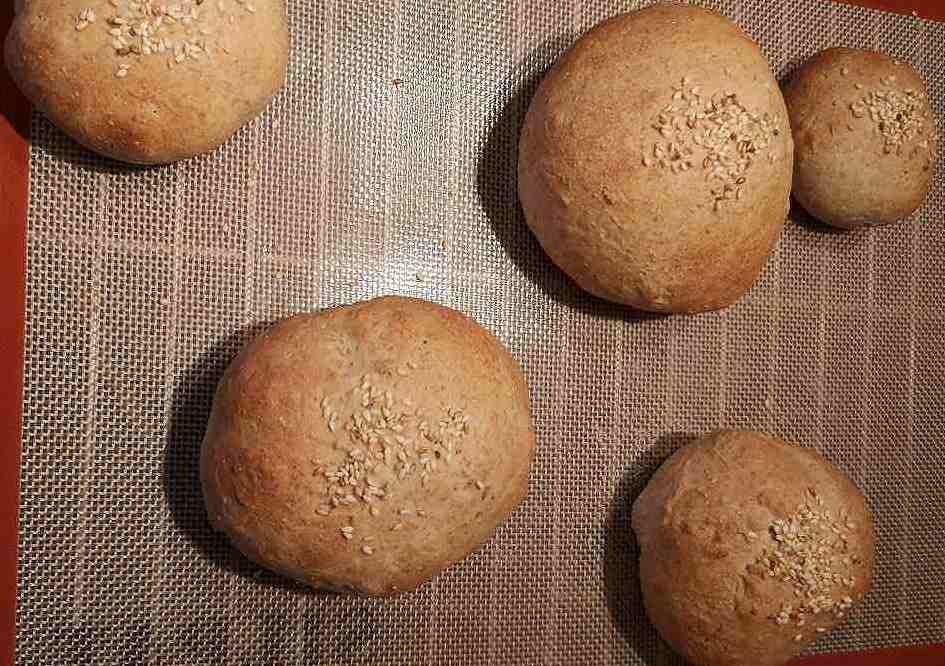 フランスのホームベーカリーで手作りハンバーガーバンズ